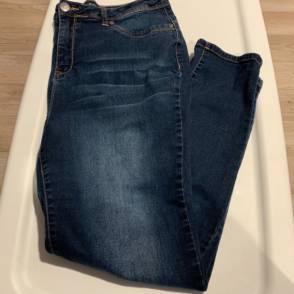 Avenue Denim Skinny Jeans Dark Wash Average